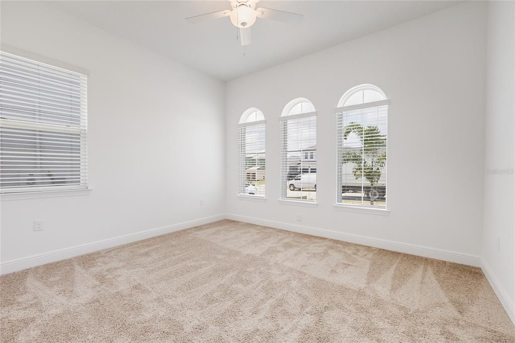 En Renta: $5,600 (5 camas, 3 baños, 3092 Pies cuadrados)