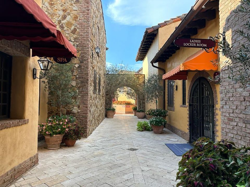 En Renta: $5,600 (5 camas, 3 baños, 3092 Pies cuadrados)