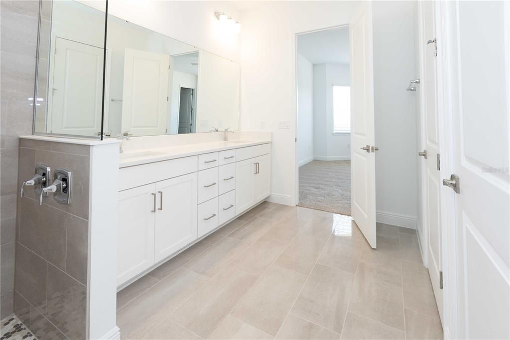 En Renta: $5,600 (5 camas, 3 baños, 3092 Pies cuadrados)