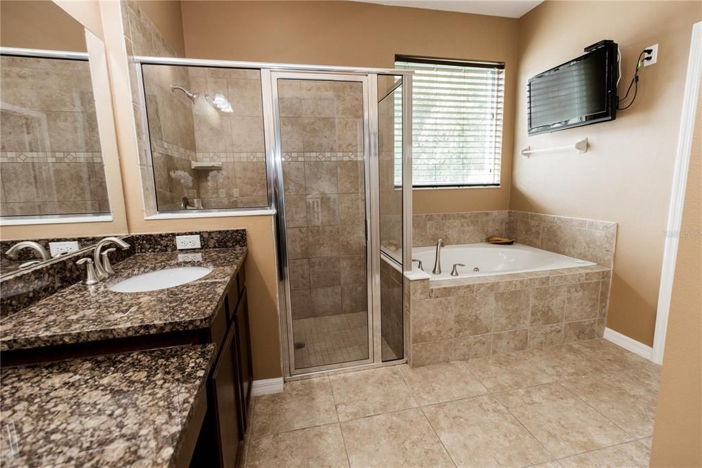 Под контрактом: $520,000 (4 спален, 3 ванн, 2459 Квадратных фут)