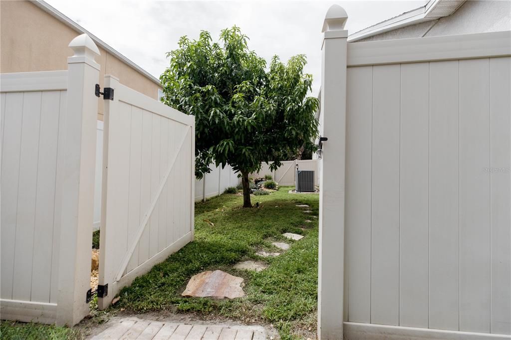 Под контрактом: $520,000 (4 спален, 3 ванн, 2459 Квадратных фут)