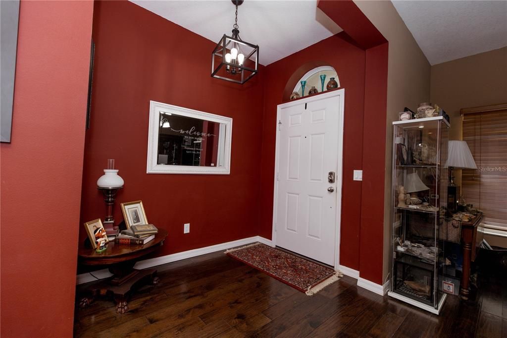 Под контрактом: $520,000 (4 спален, 3 ванн, 2459 Квадратных фут)