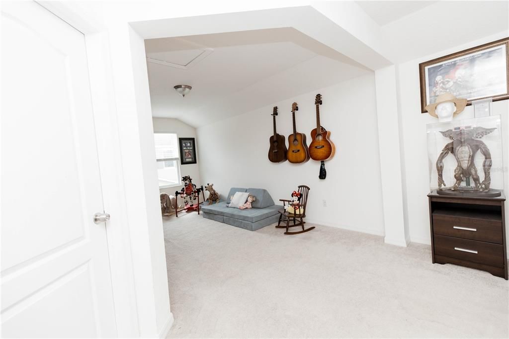 Под контрактом: $520,000 (4 спален, 3 ванн, 2459 Квадратных фут)