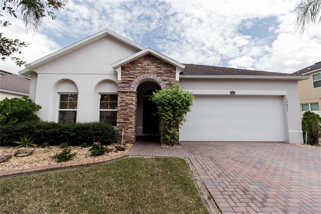 Под контрактом: $520,000 (4 спален, 3 ванн, 2459 Квадратных фут)