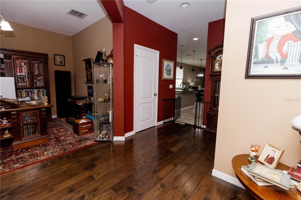 Под контрактом: $520,000 (4 спален, 3 ванн, 2459 Квадратных фут)