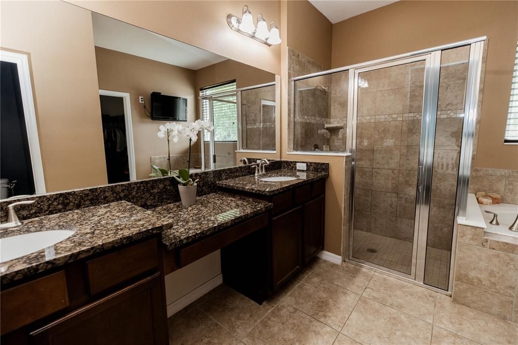 Под контрактом: $520,000 (4 спален, 3 ванн, 2459 Квадратных фут)