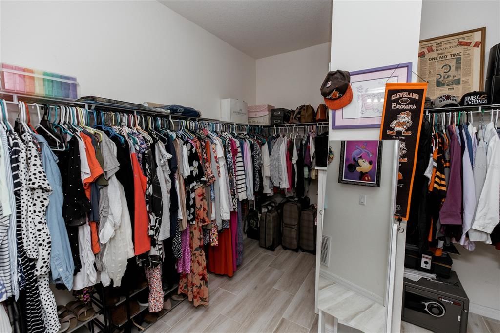 Под контрактом: $520,000 (4 спален, 3 ванн, 2459 Квадратных фут)