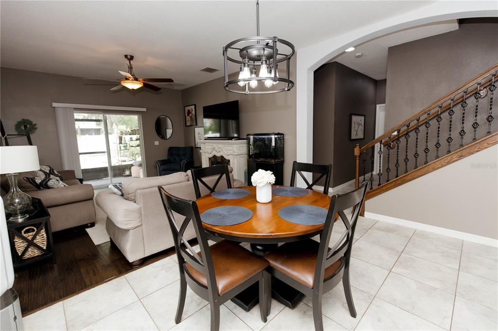 Под контрактом: $520,000 (4 спален, 3 ванн, 2459 Квадратных фут)