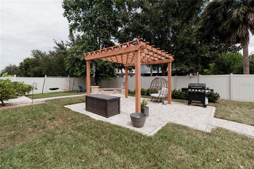 Под контрактом: $520,000 (4 спален, 3 ванн, 2459 Квадратных фут)