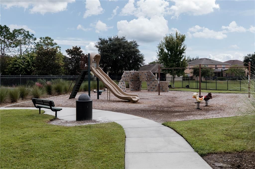 Под контрактом: $520,000 (4 спален, 3 ванн, 2459 Квадратных фут)