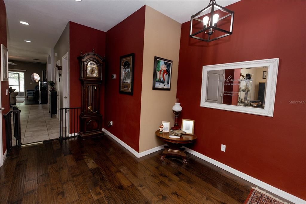 Под контрактом: $520,000 (4 спален, 3 ванн, 2459 Квадратных фут)