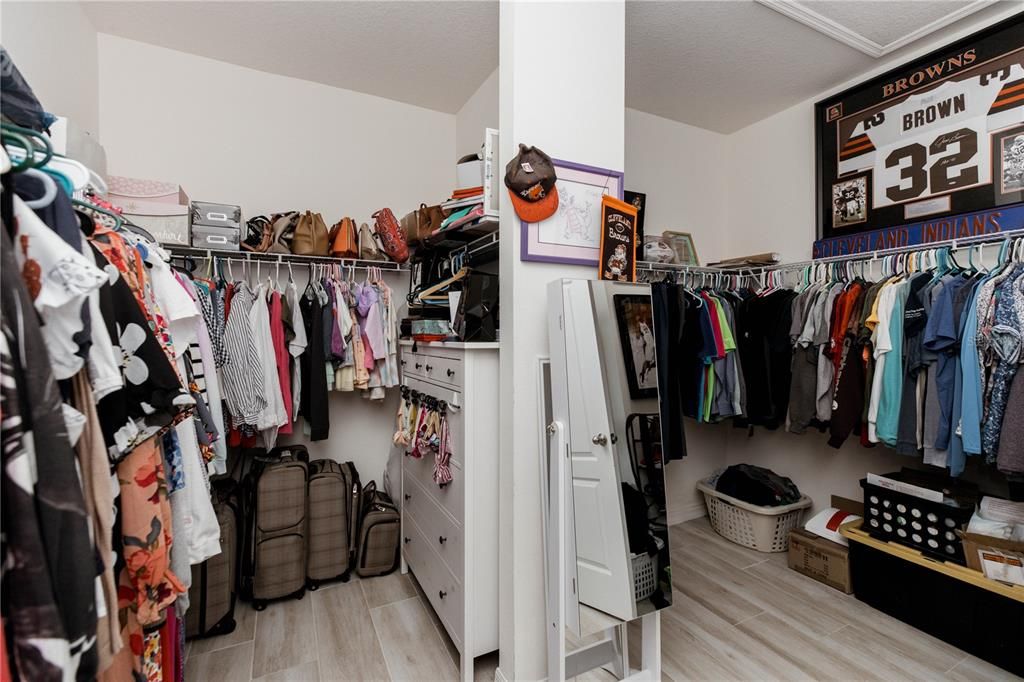 Под контрактом: $520,000 (4 спален, 3 ванн, 2459 Квадратных фут)