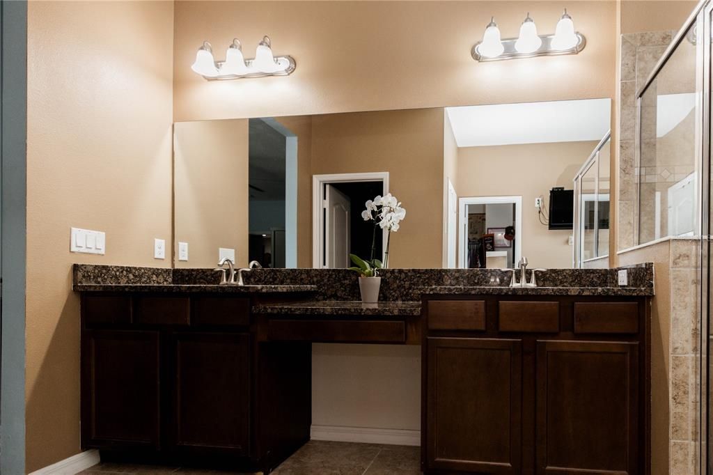 Под контрактом: $520,000 (4 спален, 3 ванн, 2459 Квадратных фут)