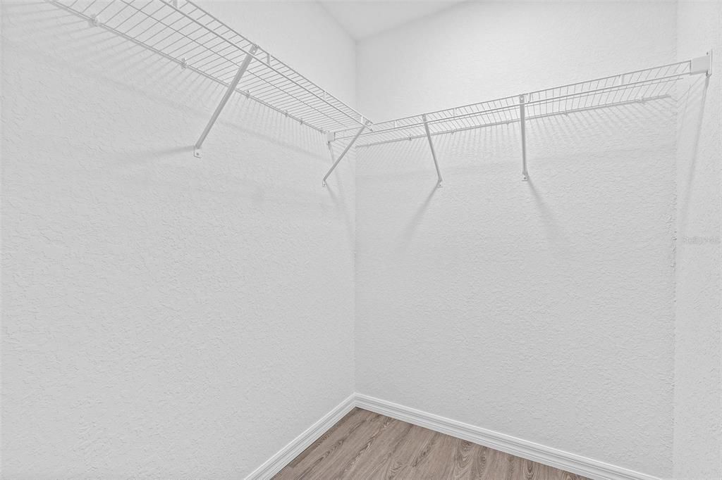 合同活跃: $219,900 (3 贝兹, 2 浴室, 1121 平方英尺)