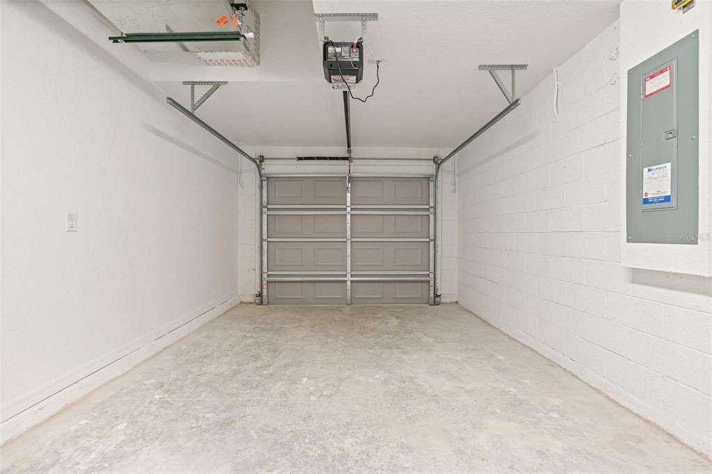 合同活跃: $219,900 (3 贝兹, 2 浴室, 1121 平方英尺)