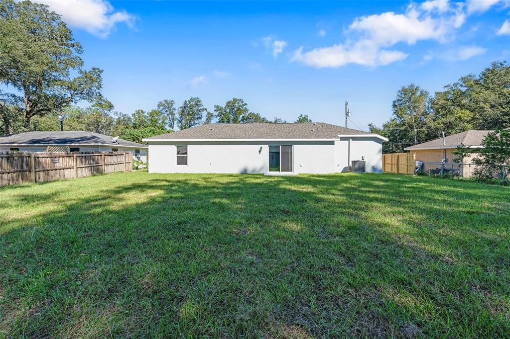 合同活跃: $219,900 (3 贝兹, 2 浴室, 1121 平方英尺)