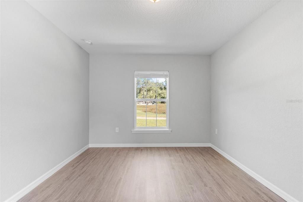 合同活跃: $219,900 (3 贝兹, 2 浴室, 1121 平方英尺)