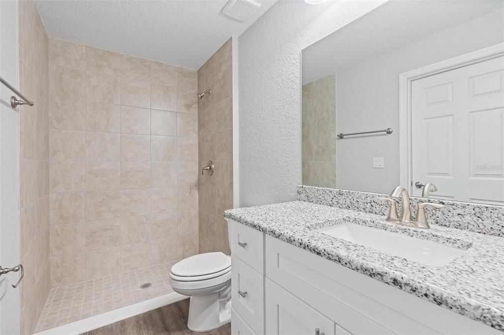 合同活跃: $219,900 (3 贝兹, 2 浴室, 1121 平方英尺)