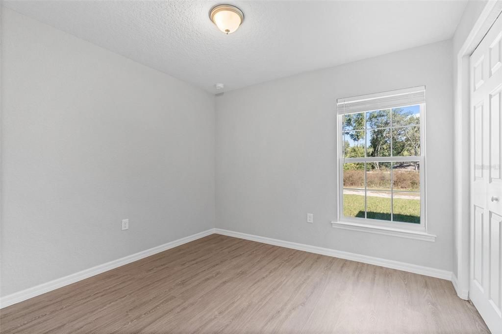 合同活跃: $219,900 (3 贝兹, 2 浴室, 1121 平方英尺)