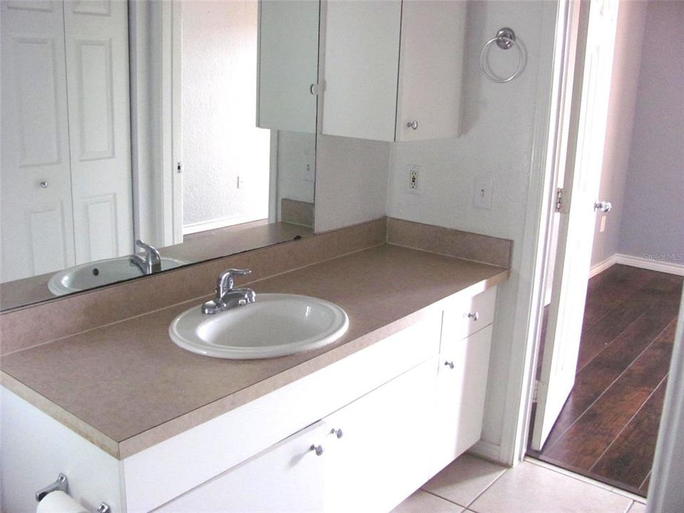 For Rent: $1,400 (1 beds, 1 baths, 656 Square Feet)