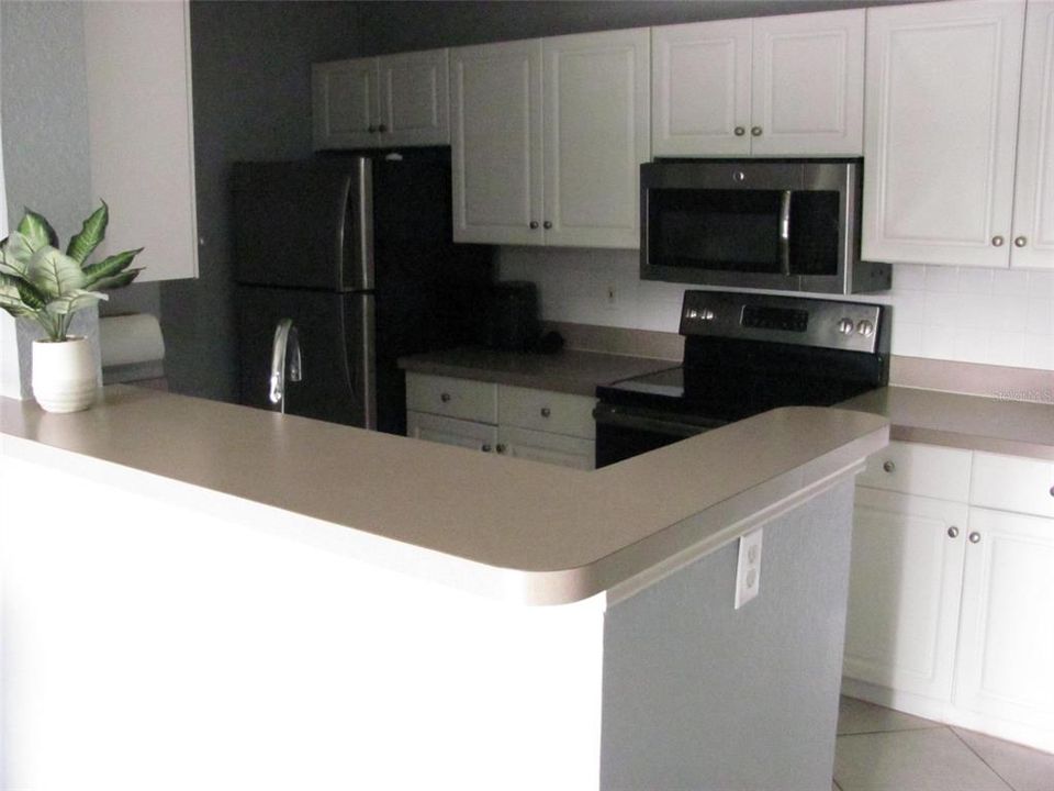 For Rent: $1,400 (1 beds, 1 baths, 656 Square Feet)