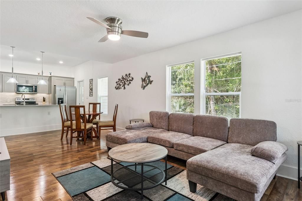 En Venta: $259,000 (2 camas, 2 baños, 1140 Pies cuadrados)