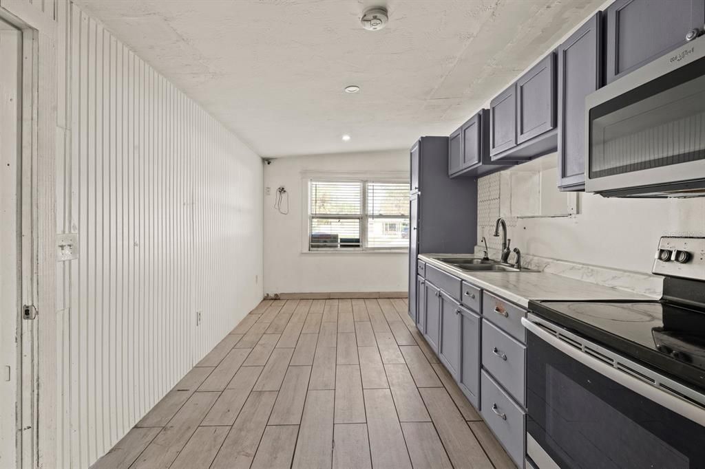 Active With Contract: $240,000 (5 beds, 3 baths, 2166 Square Feet)