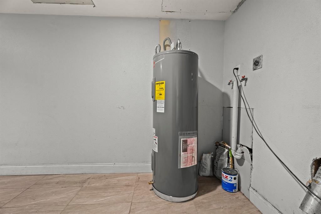 Active With Contract: $240,000 (5 beds, 3 baths, 2166 Square Feet)