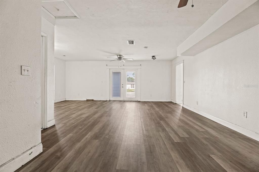 Active With Contract: $240,000 (5 beds, 3 baths, 2166 Square Feet)