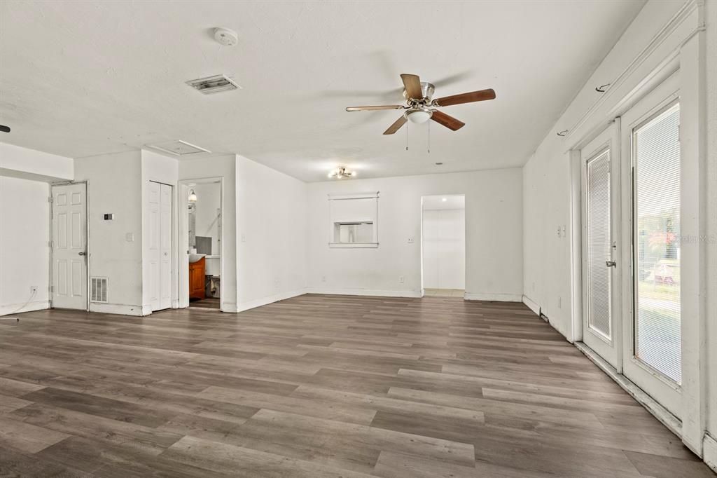 Active With Contract: $240,000 (5 beds, 3 baths, 2166 Square Feet)