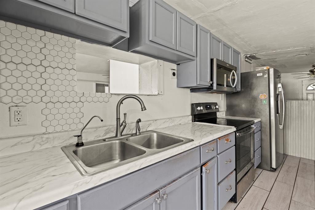 Active With Contract: $240,000 (5 beds, 3 baths, 2166 Square Feet)