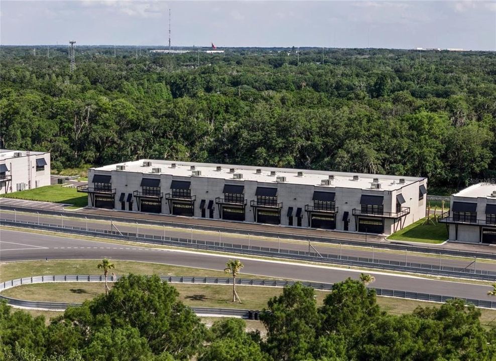 待售: $390,000 (0 贝兹, 0 浴室, 697 平方英尺)