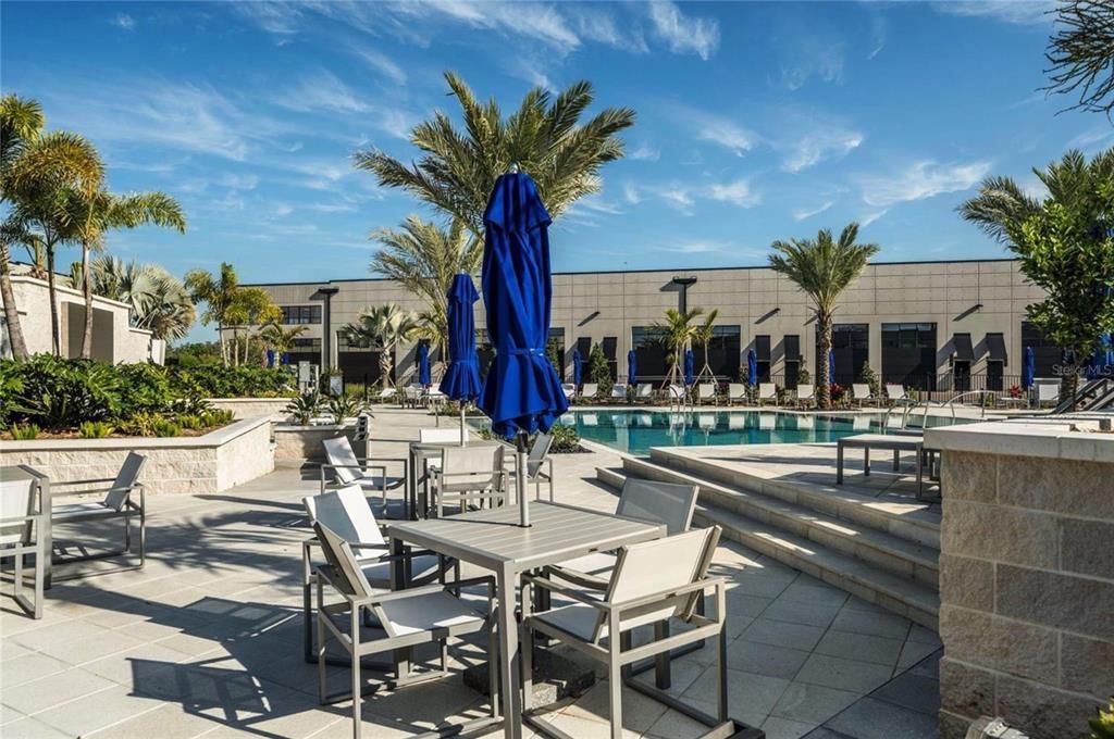 待售: $390,000 (0 贝兹, 0 浴室, 697 平方英尺)