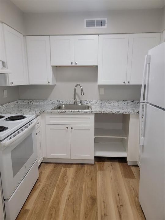 For Rent: $1,295 (2 beds, 1 baths, 700 Square Feet)