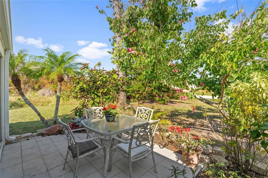 For Sale: $138,000 (2 beds, 2 baths, 1037 Square Feet)