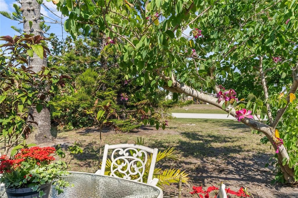 For Sale: $138,000 (2 beds, 2 baths, 1037 Square Feet)