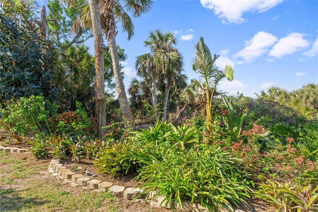 For Sale: $138,000 (2 beds, 2 baths, 1037 Square Feet)