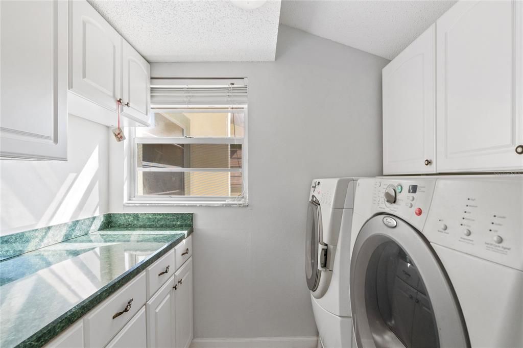 For Sale: $138,000 (2 beds, 2 baths, 1037 Square Feet)