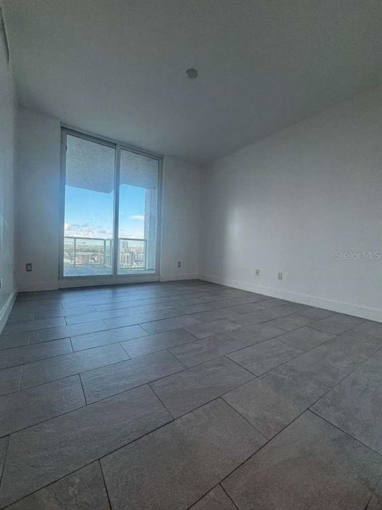 For Sale: $395,000 (1 beds, 1 baths, 826 Square Feet)