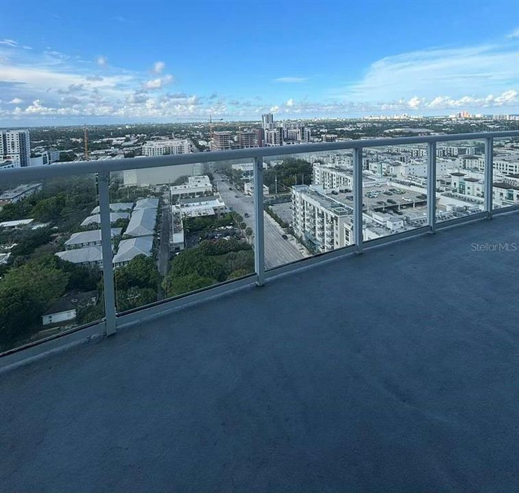 For Sale: $395,000 (1 beds, 1 baths, 826 Square Feet)