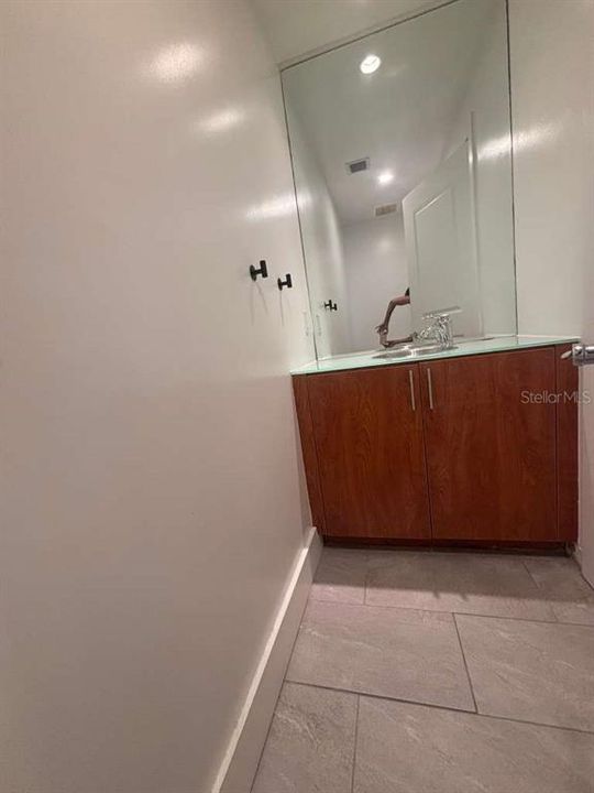 For Sale: $395,000 (1 beds, 1 baths, 826 Square Feet)