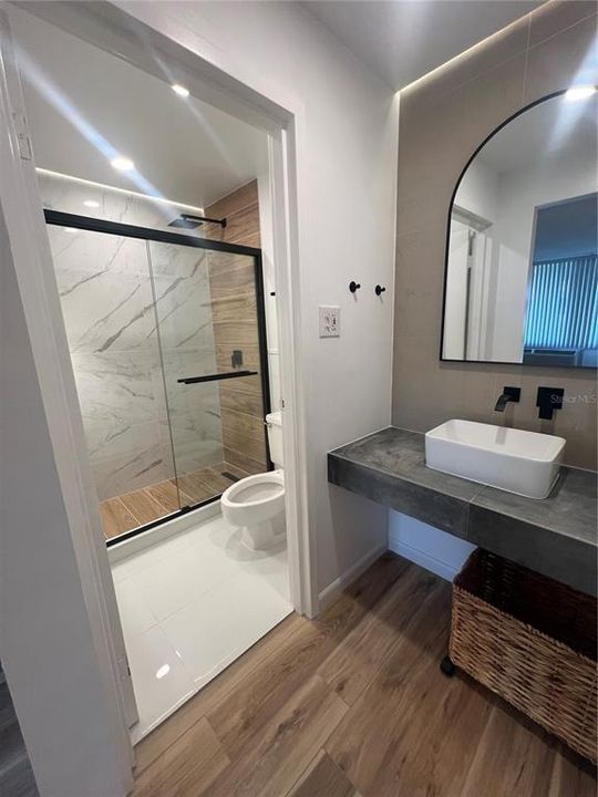 待售: $78,000 (1 贝兹, 1 浴室, 300 平方英尺)