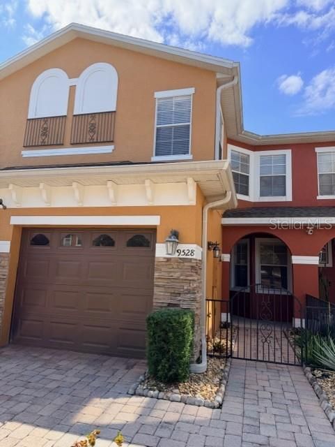 合同活跃: $2,100 (3 贝兹, 2 浴室, 1472 平方英尺)