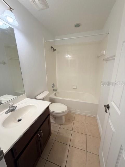 合同活跃: $2,100 (3 贝兹, 2 浴室, 1472 平方英尺)