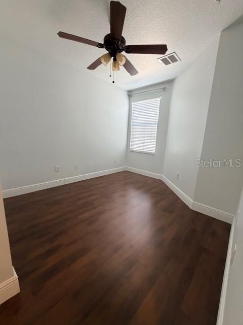 合同活跃: $2,100 (3 贝兹, 2 浴室, 1472 平方英尺)