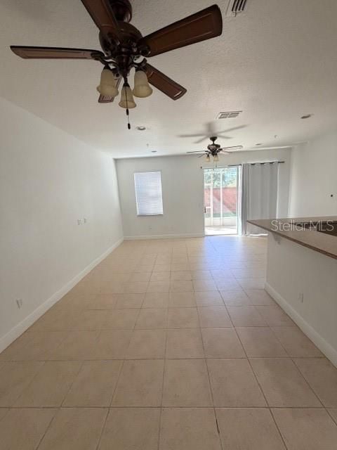 合同活跃: $2,100 (3 贝兹, 2 浴室, 1472 平方英尺)