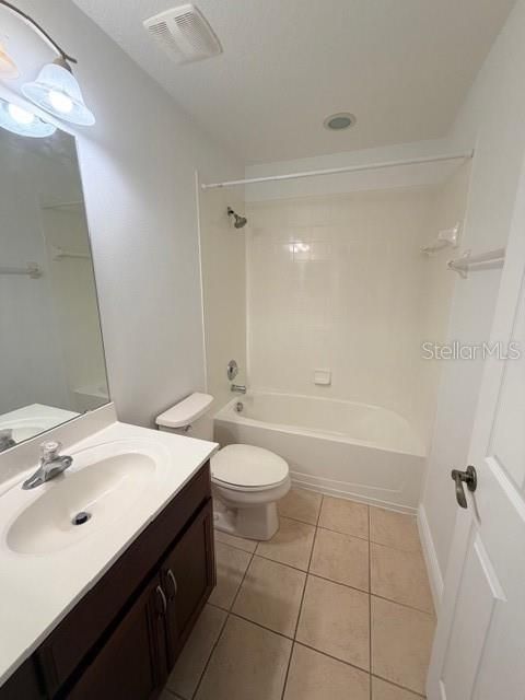 合同活跃: $2,100 (3 贝兹, 2 浴室, 1472 平方英尺)