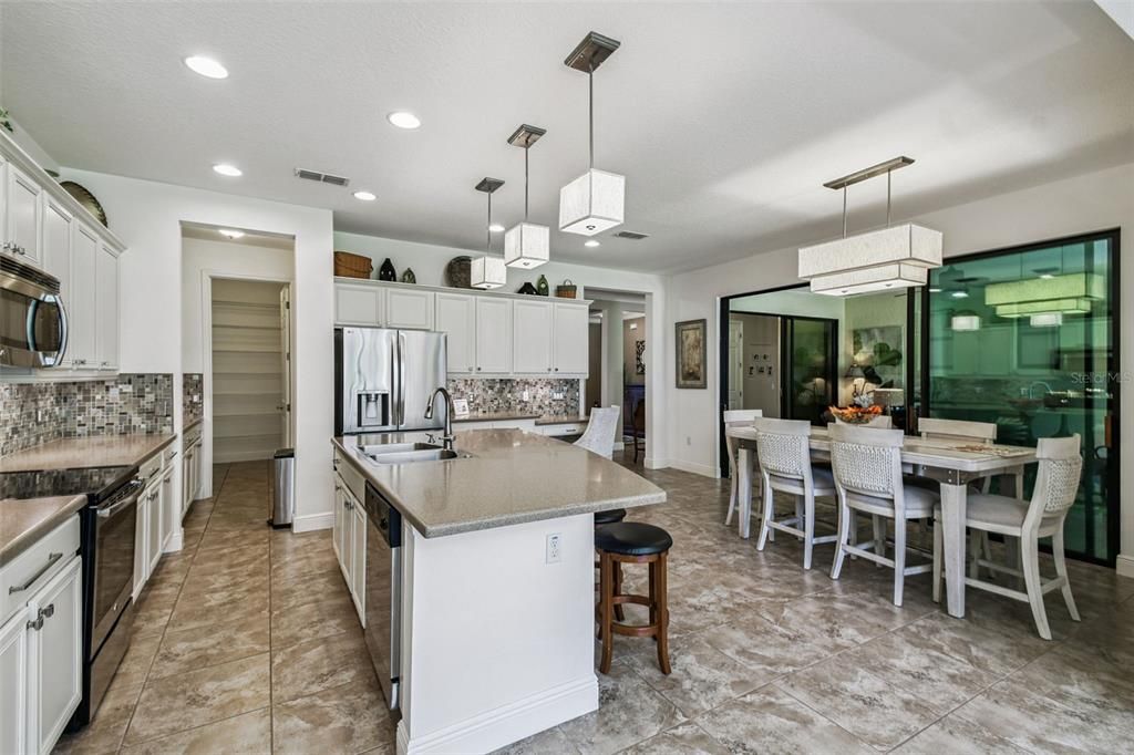 For Sale: $474,000 (2 beds, 2 baths, 2956 Square Feet)