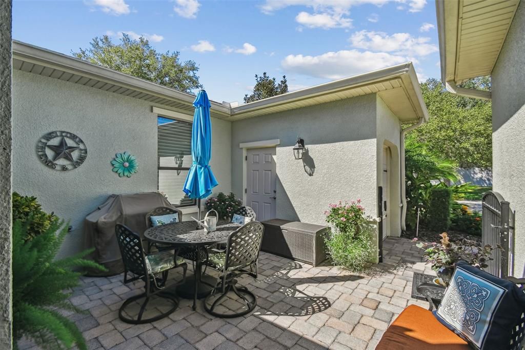 For Sale: $474,000 (2 beds, 2 baths, 2956 Square Feet)