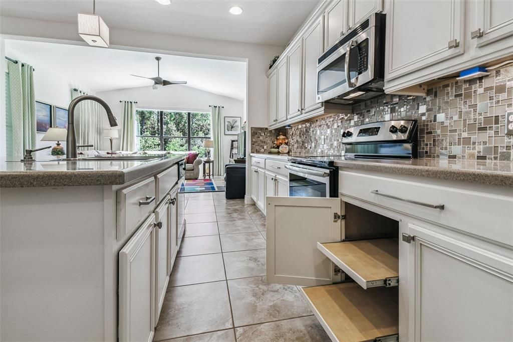 For Sale: $474,000 (2 beds, 2 baths, 2956 Square Feet)